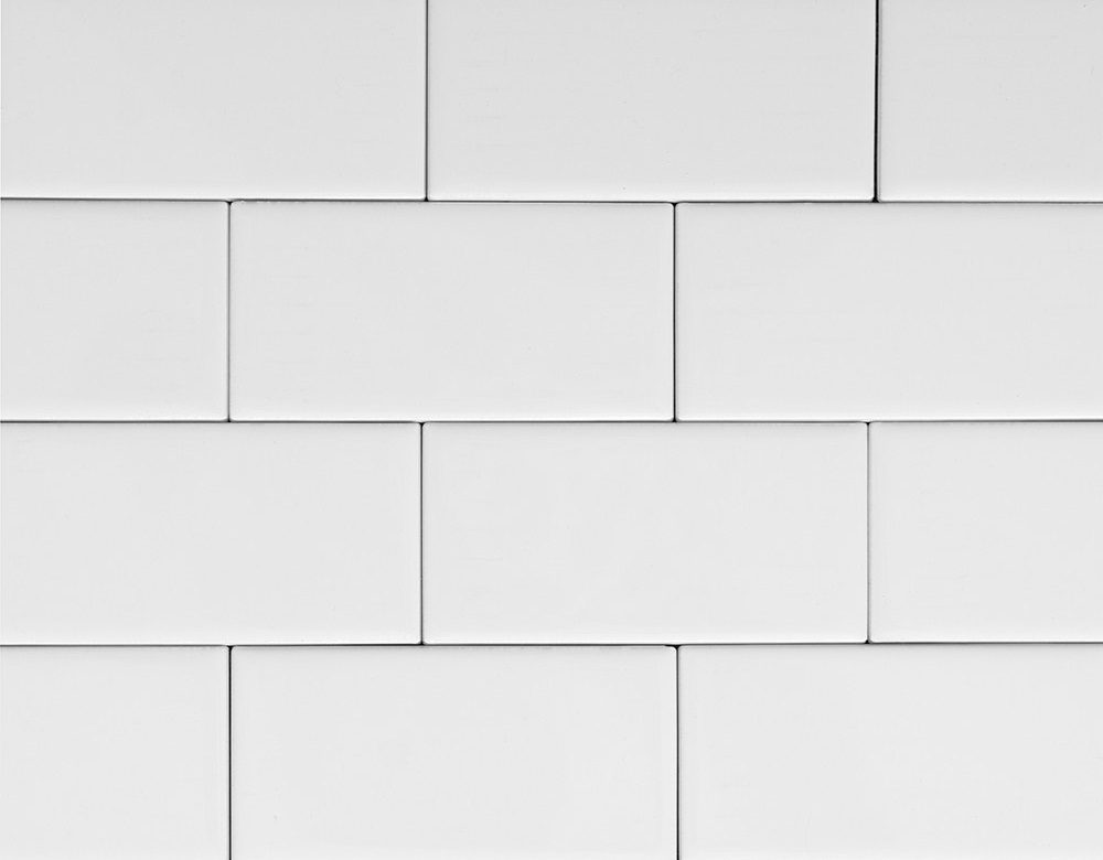 Kitchen splashback: White subway tiles